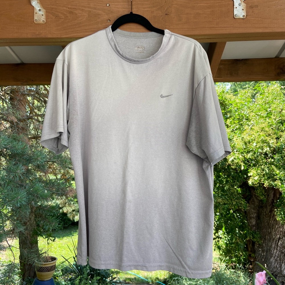 Nike Fit-Dry Embroidered Swoosh shirt
